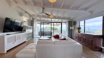 Apartment, Balcony, Beach View | Living area