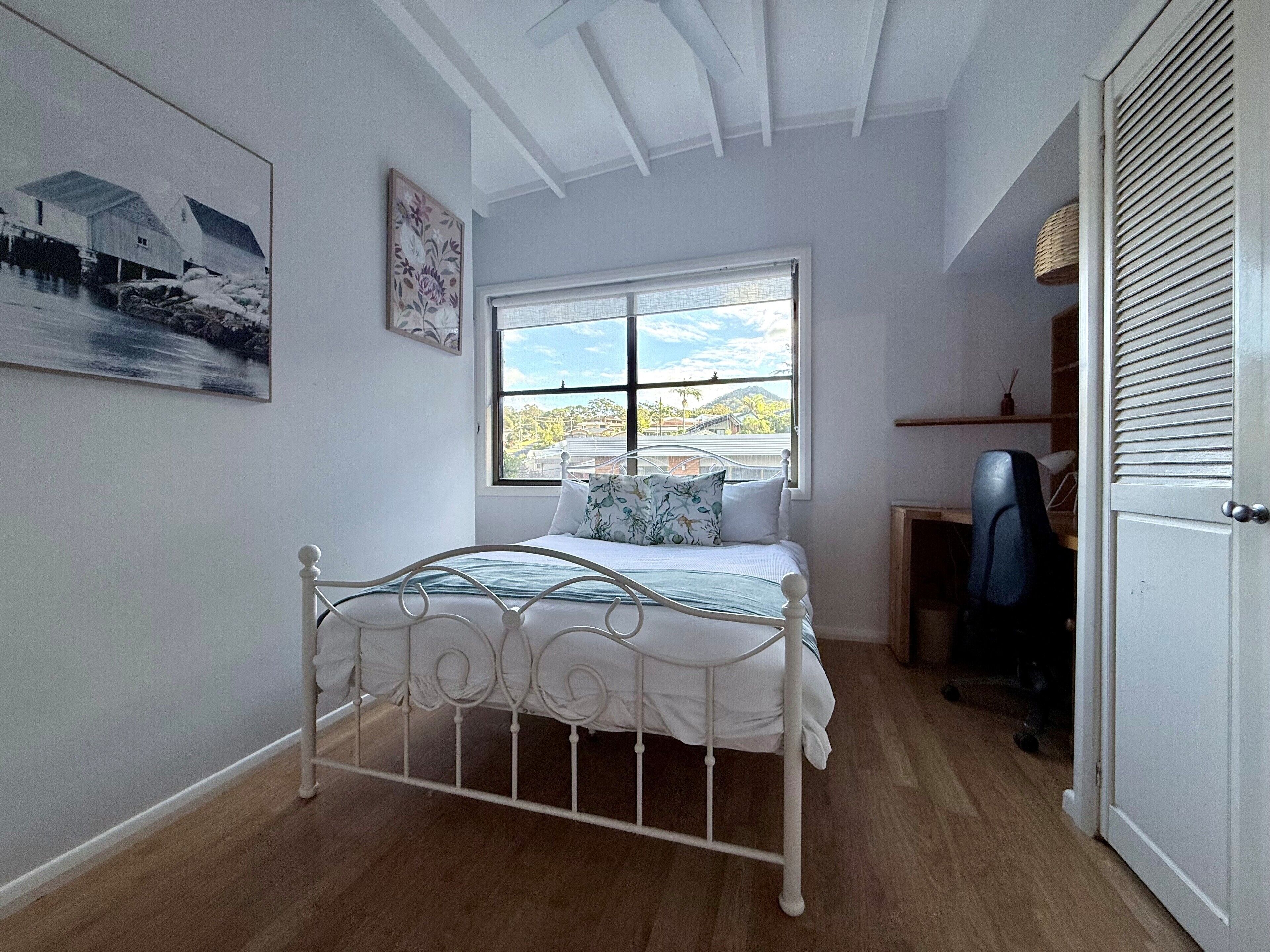 Apartment, Balcony, Beach View | Seterika/papan seterika 