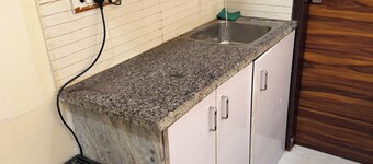 Charming 1-bedroom house in amazing New Delhi with AC