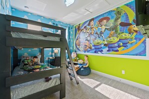Children’s area - New Luxury 4 Bedroom Villa by 𝓓𝓲𝓼𝓷𝓮𝔂 w/ Pool (Davenport)