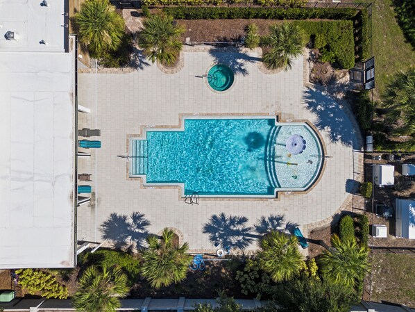 Outdoor pool - New Luxury 4 Bedroom Villa by 𝓓𝓲𝓼𝓷𝓮𝔂 w/ Pool (Davenport)