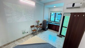 Studio, balcon, vue ville