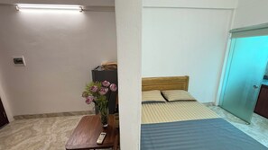 Minibar, desk, free WiFi, bed sheets