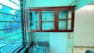 Căn hộ, ban công, quang cảnh thành phố | Bếp riêng | Tủ lạnh nhỏ, bếp nấu