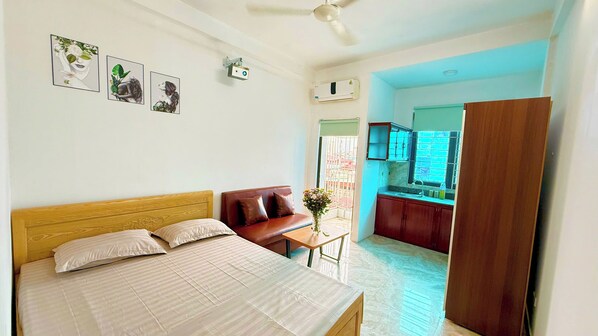 Minibar, escritorio, wifi gratis y ropa de cama 