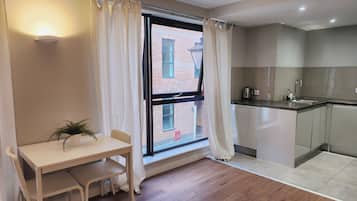 Klassiek appartement, uitzicht op de binnenplaats | Woonruimte
