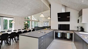 冷蔵庫、オーブン、コンロ、コーヒー / ティーメーカー