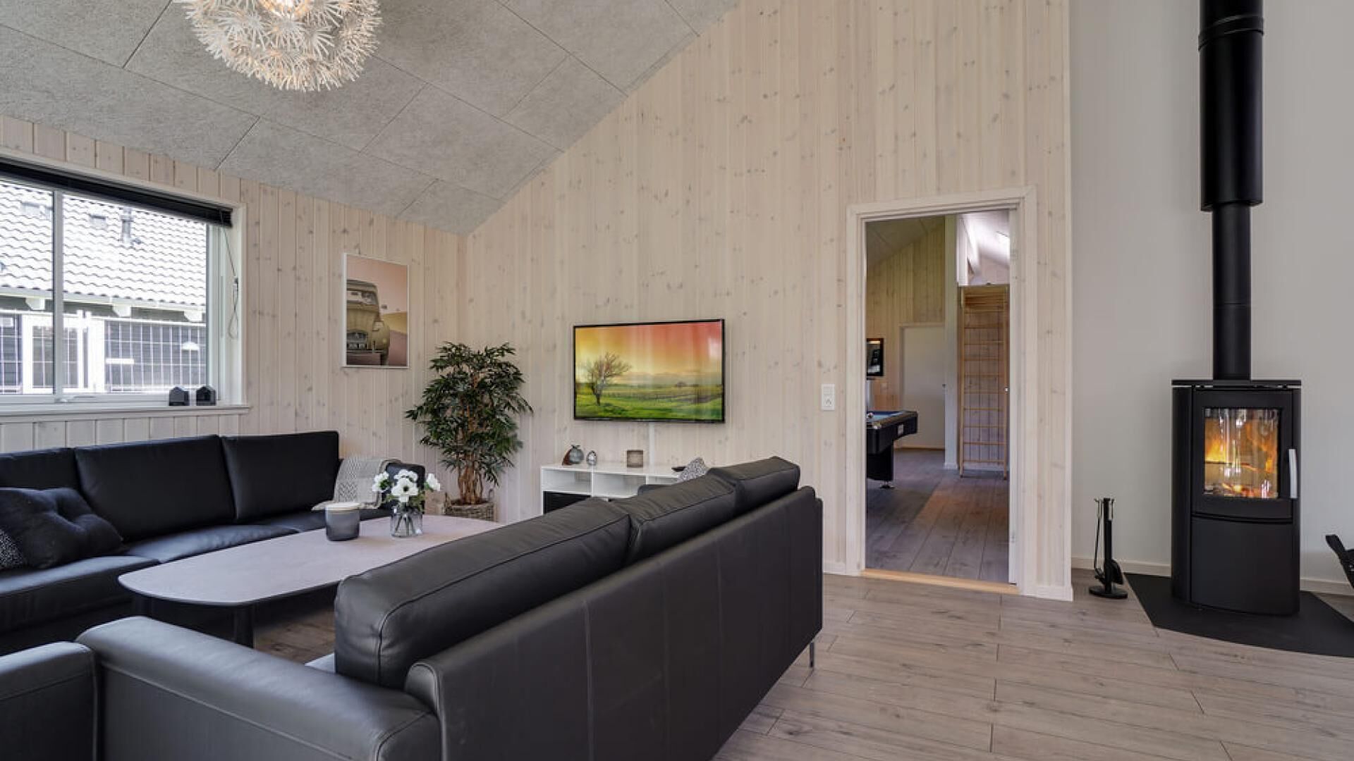 壁爐、足球機、乒乓球設施