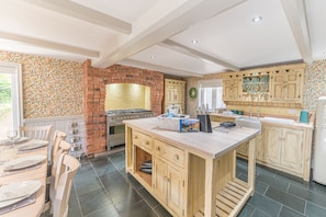 Dining - A cottage that sleeps 10 guests  in 5 bedrooms (Grayrigg)