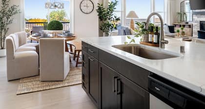 Serenity's Edge - Large Kennewick Home