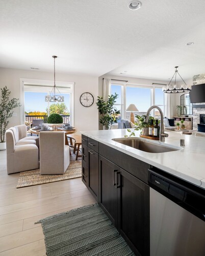 Serenity's Edge - Large Kennewick Home