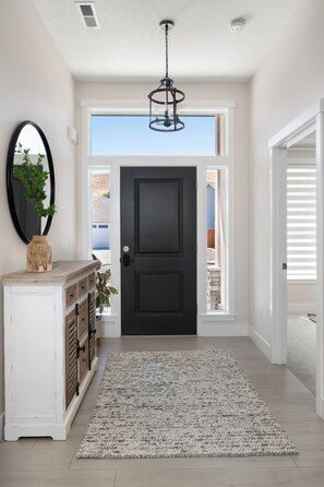 Interior - Serenity's Edge - Large Kennewick Home (Kennewick)