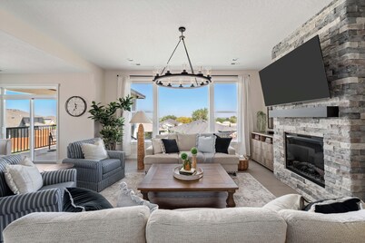 Serenity's Edge - Large Kennewick Home