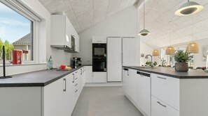 Fridge, oven, stovetop, coffee/tea maker