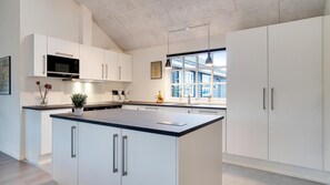 Fridge, oven, stovetop, coffee/tea maker