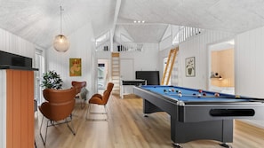 A pool table in a room with wooden floors, white walls, and a high ceiling. - VillaVilla 810 - Fjellerup, Østjylland (Glesborg)