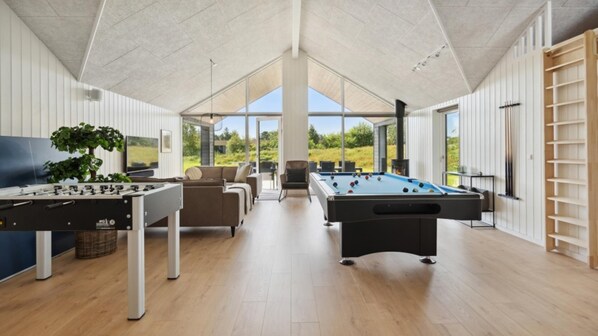 غرفة الألعاب