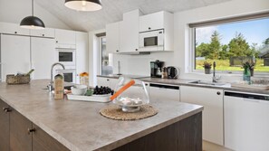 Fridge, oven, stovetop, coffee/tea maker - VillaVilla 816 - Fjellerup, Østjylland (Glesborg)