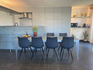 Apartment | Dining - Apartment in Nieuwpoort Near Sandy Beaches (Nieuwpoort)