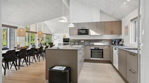 Fridge, oven, stovetop, coffee/tea maker