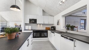 Coffee/tea maker, fridge, microwave, oven - VillaVilla 824 - Fjellerup, Østjylland (Glesborg)