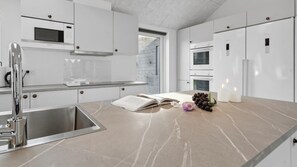 Fridge, oven, stovetop, coffee/tea maker