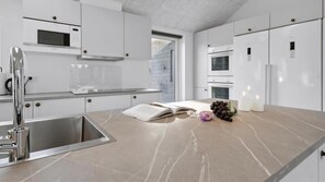 Fridge, oven, stovetop, coffee/tea maker - VillaVilla 824 - Fjellerup, Østjylland (Glesborg)