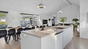 Fridge, oven, stovetop, coffee/tea maker - VillaVilla #824 - Fjellerup, Østjylland (Glesborg)