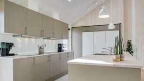 Fridge, oven, stovetop, coffee/tea maker