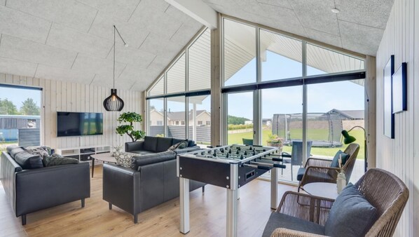 Table football, ping pong