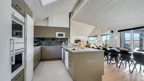 Fridge, oven, stovetop, coffee/tea maker