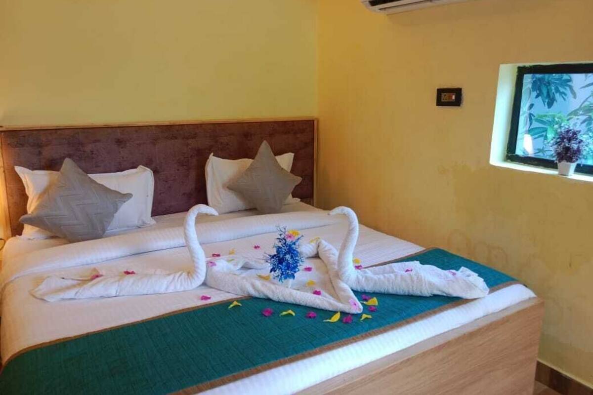 Deluxe Double Room, Patio, Garden View | Desk, laptop workspace, free WiFi