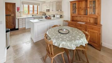 Lava-louças, cadeirão de bebê