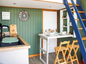 Unclassified image, 5 of 16, button