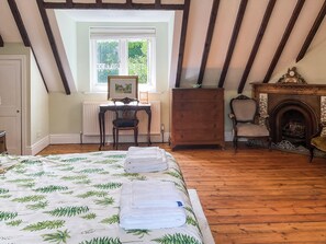 3 bedrooms, free WiFi - 3 bedroom accommodation in Tisbury (Tisbury)