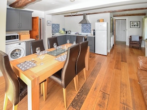 Dishwasher, highchair - 3 bedroom accommodation in Coniston (Coniston)
