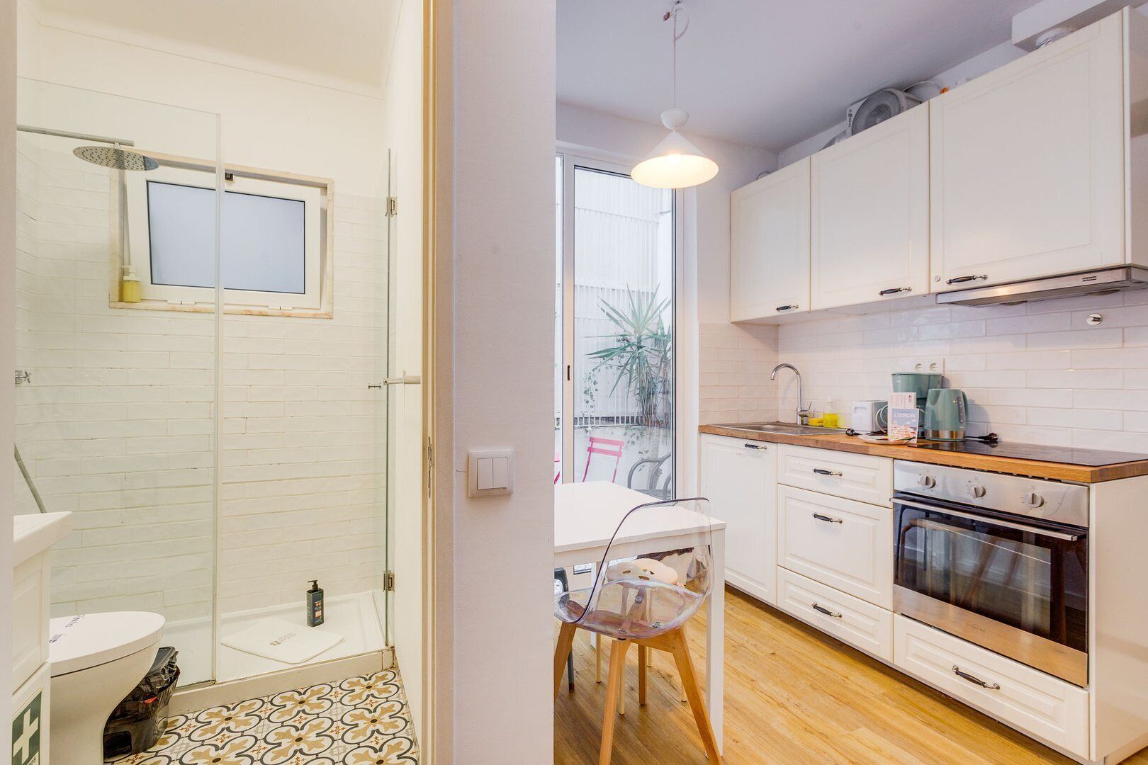 Fridge, oven, coffee/tea maker, toaster