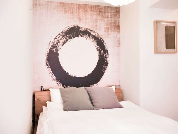 1 bedroom, desk, WiFi, bed sheets