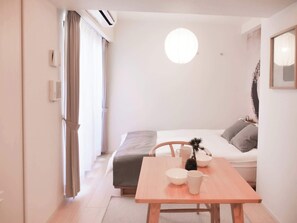 1 habitación, escritorio, wifi y ropa de cama 