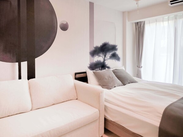 Escritorio, wifi y ropa de cama 