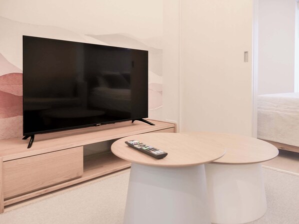 1 bedroom, desk, WiFi, bed sheets