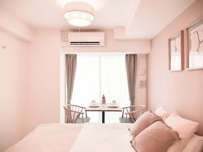 1 bedroom, desk, WiFi, bed sheets