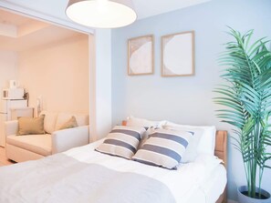 1 bedroom, desk, WiFi, bed sheets