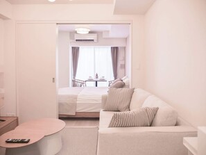 1 bedroom, desk, WiFi, bed sheets