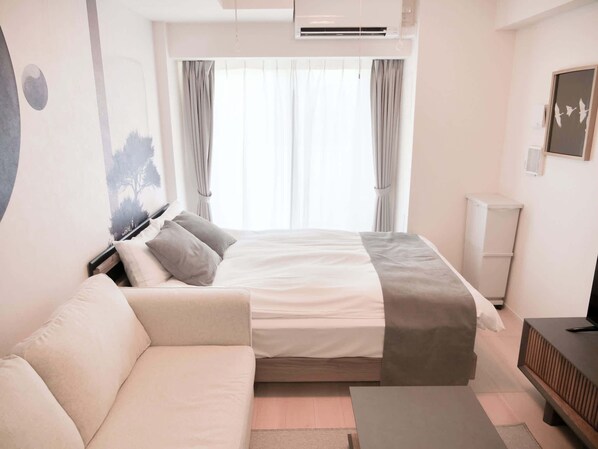 1 bedroom, desk, WiFi, bed sheets