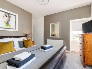 4 bedrooms, free WiFi - 4 bedroom accommodation in Musselburgh (Musselburgh)