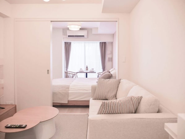 1 bedroom, desk, WiFi, bed sheets