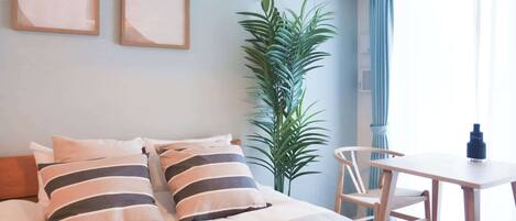 1 bedroom, desk, WiFi, bed sheets