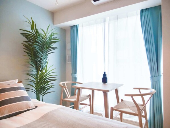 1 bedroom, desk, WiFi, bed sheets