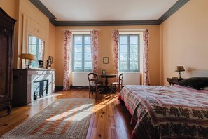 6 chambres, fer et planche Ă repasser, Wi-Fi, draps fournis